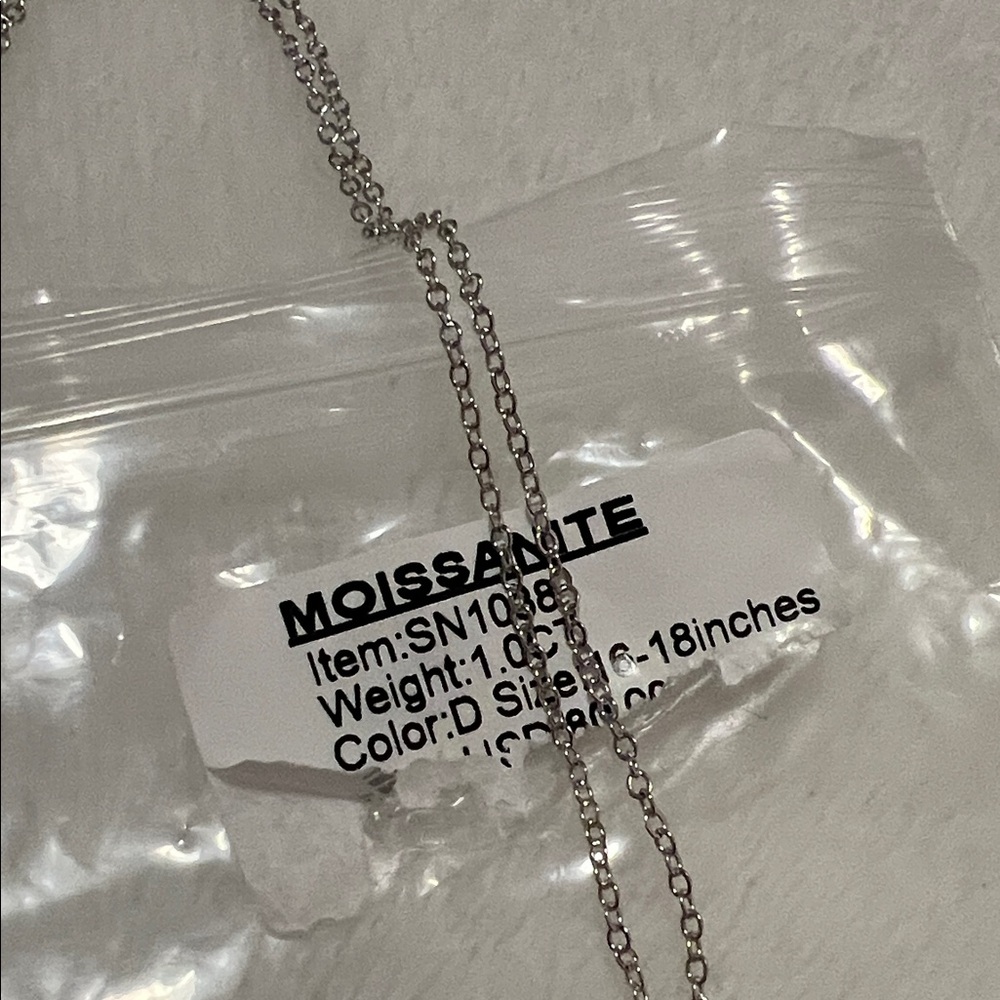 Elegant Silver Teardrop Moissanite 1.0 wanna ct Color D Pendant Necklace - Picture 2 of 7